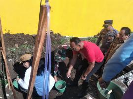 PELETAKAN BATU PERTAMA OLEH BUPATI GUNUNGKIDUL DI LAPANGAN TRI WANASAKTI SEMANU